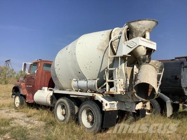 Ford L8000 شاحنات أخرى