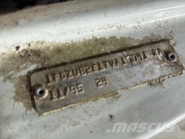 Ford L8000 صهاريج مياه