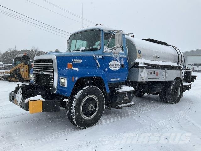 Ford L8000 شاحنات خرسانة