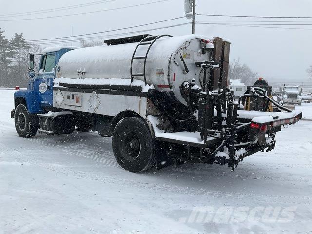 Ford L8000 شاحنات خرسانة