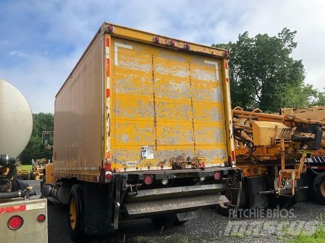 Ford L8000F شاحنات ذات هيكل صندوقي