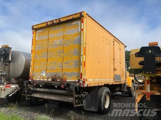 Ford L8000F شاحنات ذات هيكل صندوقي