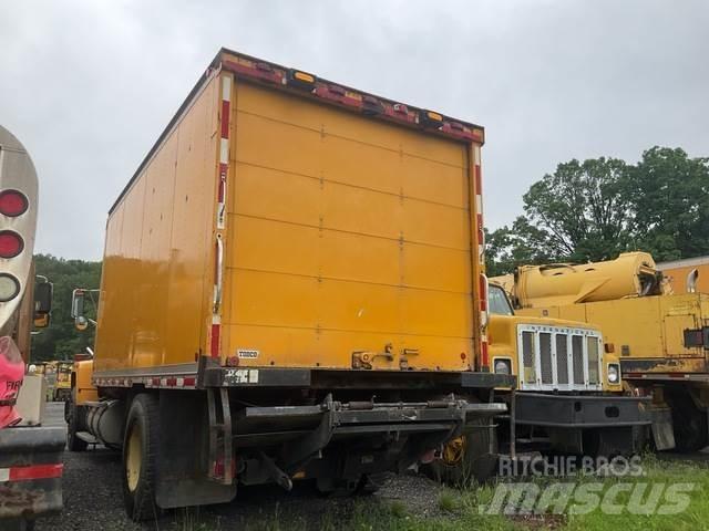 Ford L8000F شاحنات ذات هيكل صندوقي