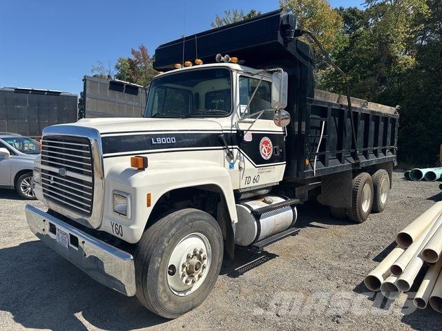 Ford L9000 شاحنات قلابة