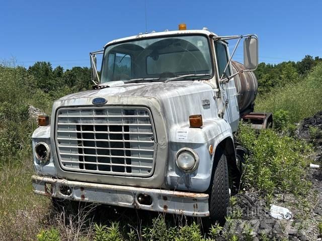 Ford LN7000 صهاريج مياه