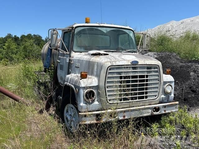 Ford LN7000 صهاريج مياه