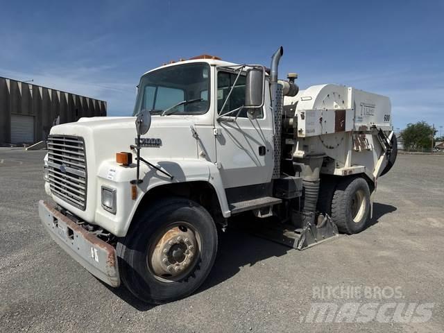 Ford LN7000 شاحنات كاسحة