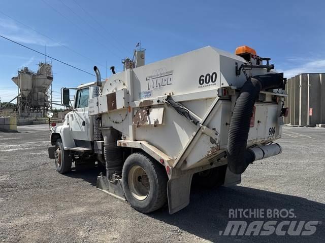 Ford LN7000 شاحنات كاسحة