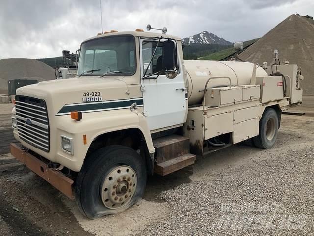 Ford LN8000 شاحنات ذات صهاريج
