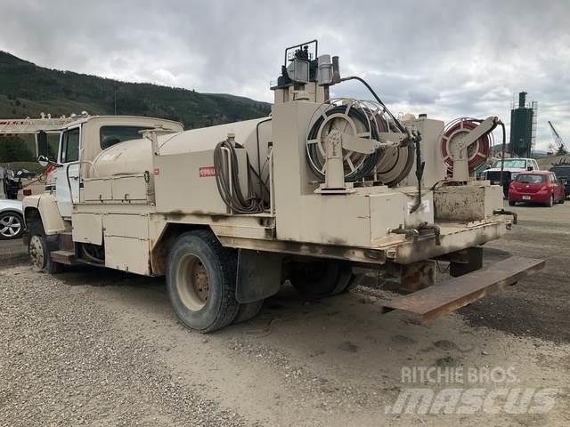 Ford LN8000 شاحنات ذات صهاريج