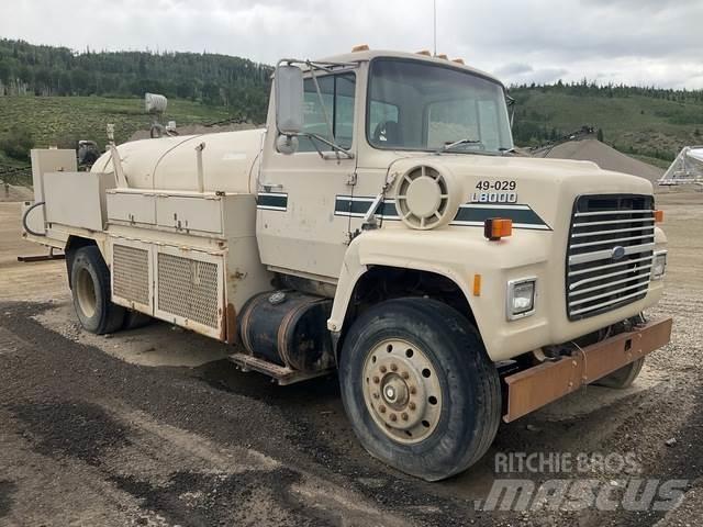 Ford LN8000 شاحنات ذات صهاريج