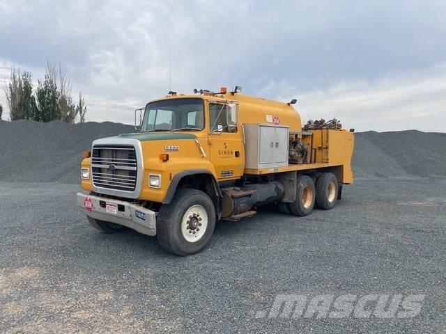 Ford LNT8000 شاحنات ذات صهاريج