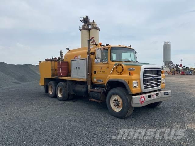 Ford LNT8000 شاحنات ذات صهاريج