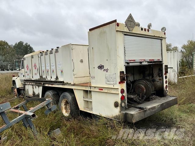 Ford LNT9000 شاحنات ذات صهاريج