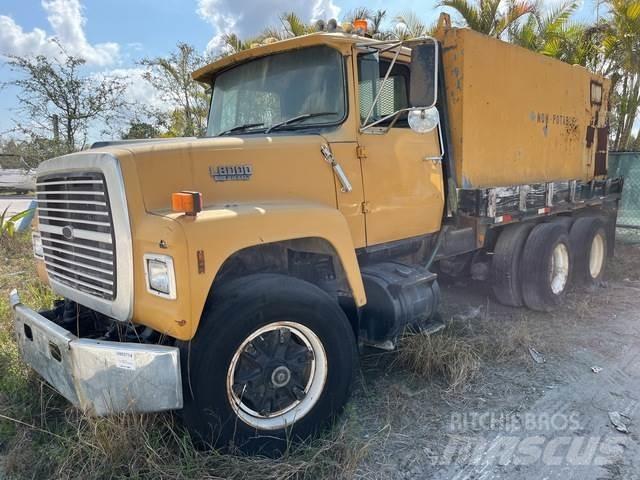 Ford LT8000 صهاريج مياه