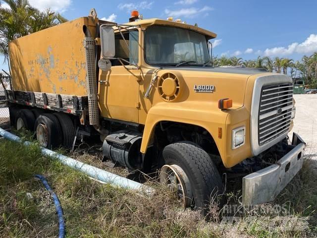Ford LT8000 صهاريج مياه