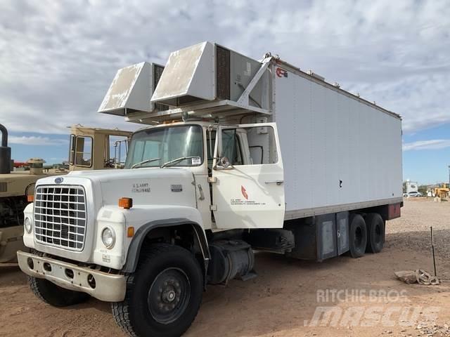 Ford LT8000 شاحنة مقفلة
