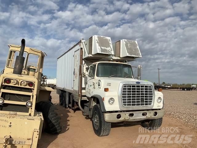Ford LT8000 شاحنة مقفلة