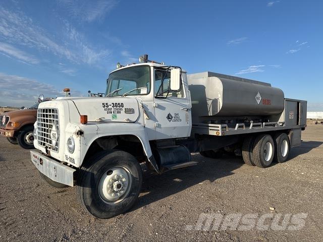 Ford LT8000 شاحنات ذات صهاريج