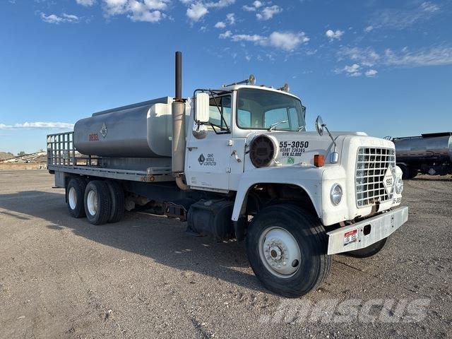Ford LT8000 شاحنات ذات صهاريج