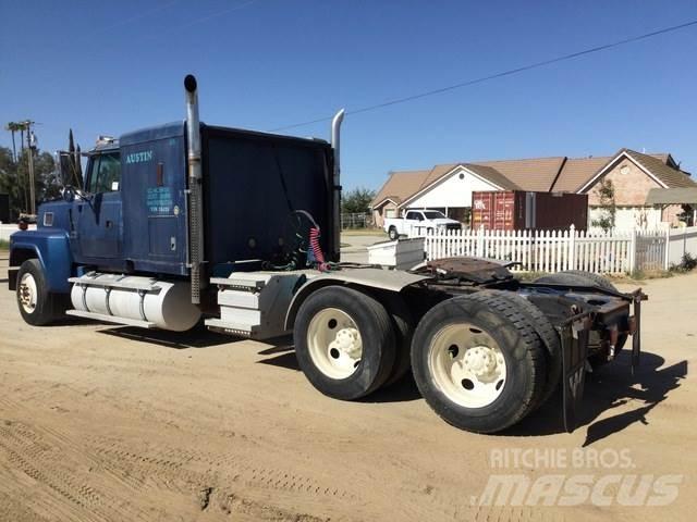 Ford LTL9000 وحدات الجر