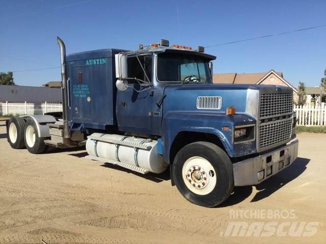 Ford LTL9000 وحدات الجر