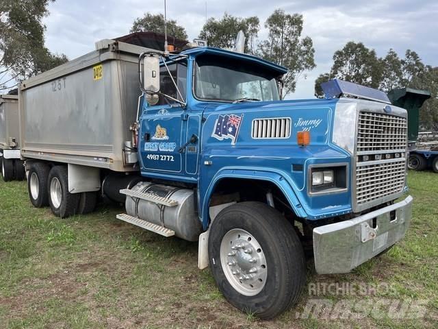 Ford LTL9000 شاحنات قلابة