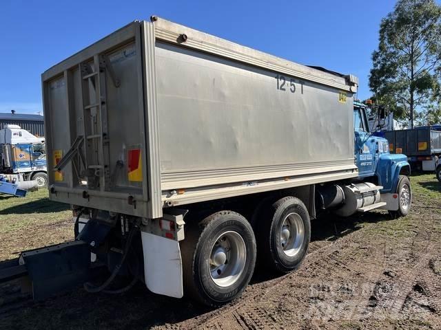 Ford LTL9000 شاحنات قلابة