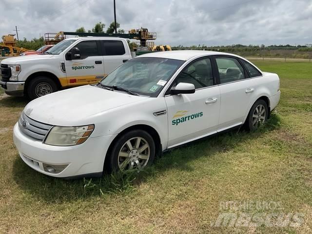 Ford Taurus سيارات