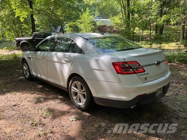 Ford Taurus سيارات