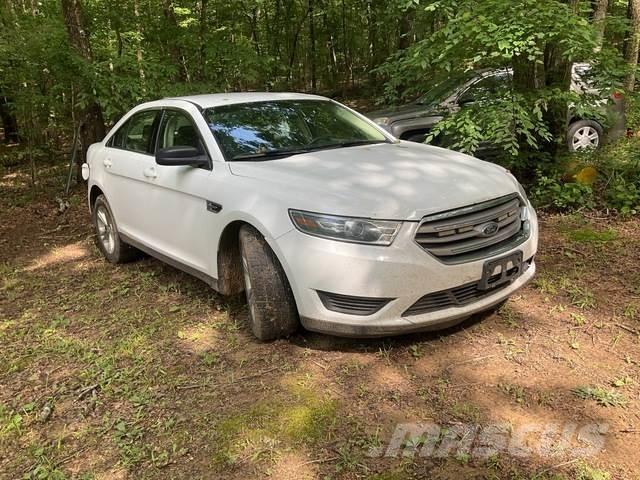 Ford Taurus سيارات