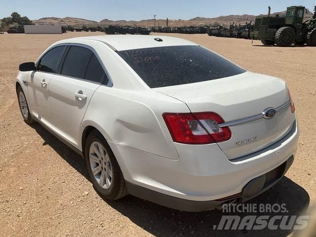 Ford Taurus سيارات