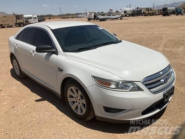 Ford Taurus سيارات