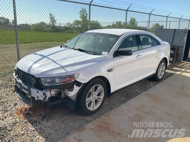 Ford Taurus سيارات