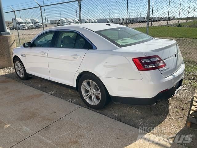 Ford Taurus سيارات