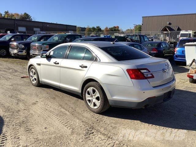 Ford Taurus سيارات