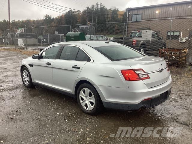 Ford Taurus سيارات