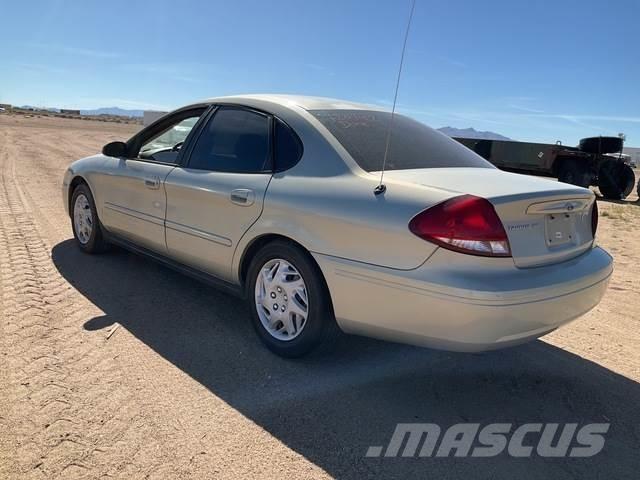 Ford Taurus SE سيارات