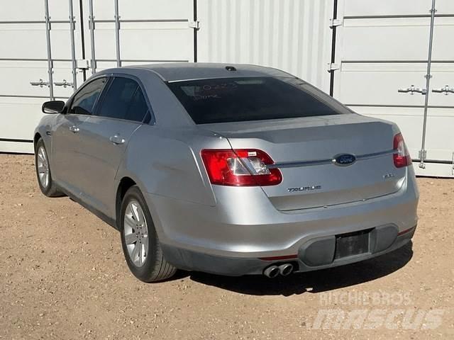 Ford Taurus SE سيارات