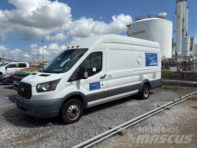 Ford Transit شاحنات ذات هيكل صندوقي