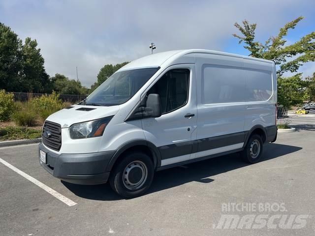Ford Transit شاحنة مقفلة