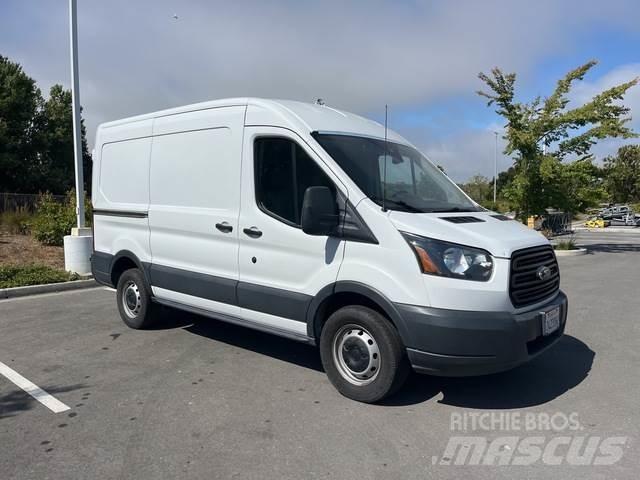Ford Transit شاحنة مقفلة