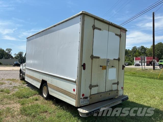 Ford Transit شاحنات ذات هيكل صندوقي