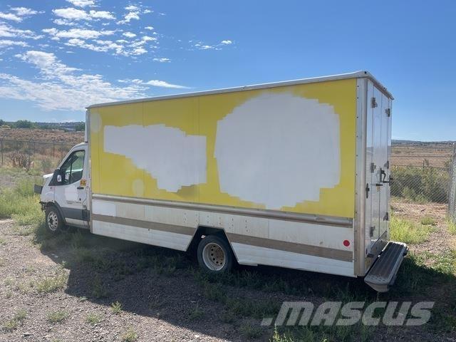 Ford Transit شاحنة مقفلة