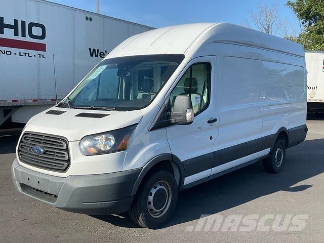 Ford Transit شاحنات ذات هيكل صندوقي