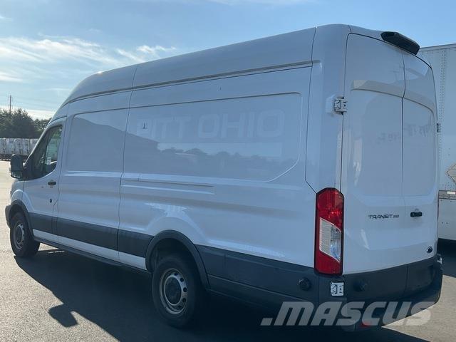 Ford Transit شاحنات ذات هيكل صندوقي