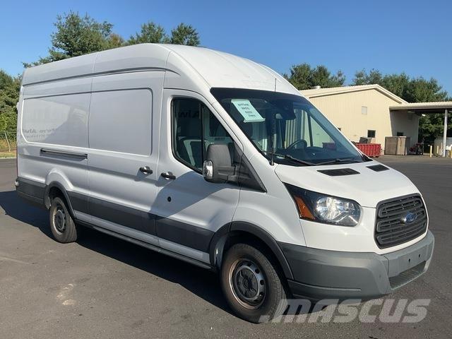 Ford Transit شاحنات ذات هيكل صندوقي