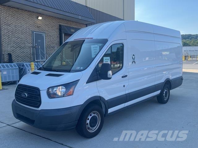 Ford Transit شاحنات ذات هيكل صندوقي