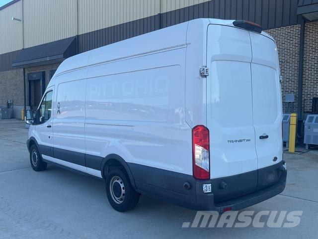 Ford Transit شاحنات ذات هيكل صندوقي