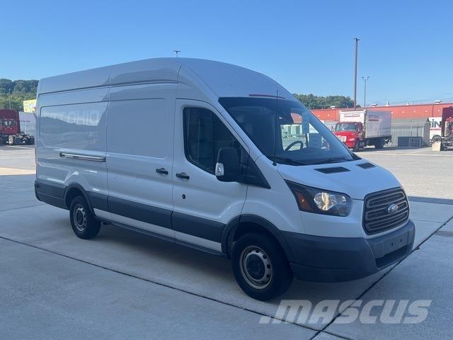 Ford Transit شاحنات ذات هيكل صندوقي